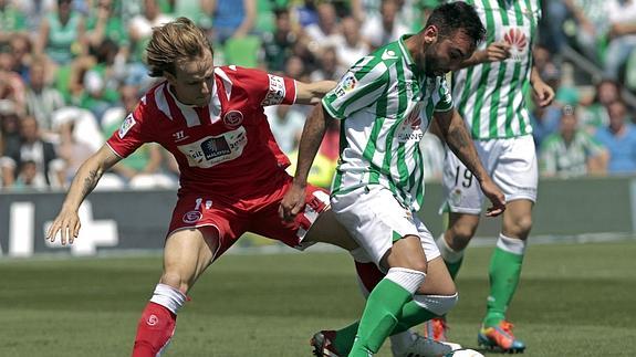 Imagen de un partido entre el Betis y el Sevilla. 