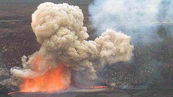 Imagen del volcán Kilauea en erupción.