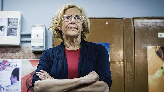 Manuela Carmena, durante un encuentro con vecinos del distrito madrileño de Villaverde.