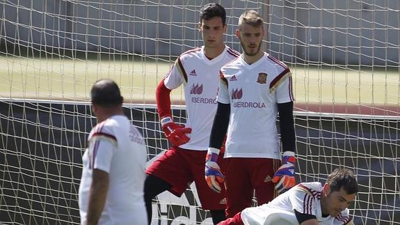 Casillas (d), De Gea (c) y Rico (i). 