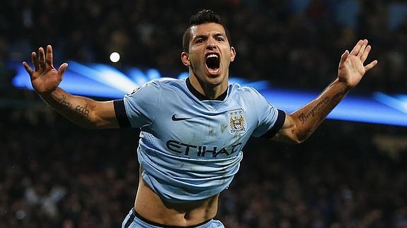 Agüero celebra un gol con el City. 