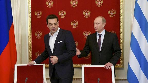 El presidente ruso Vladimir Putin y el primer ministro griego, Alexis Tsipras, en Moscú