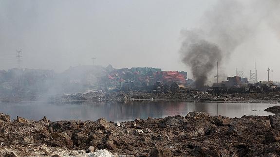 Columnas de humo en Tianjin.