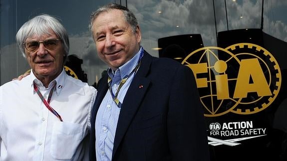 Jean Todt (d), junto a Bernie Ecclestone (i). 