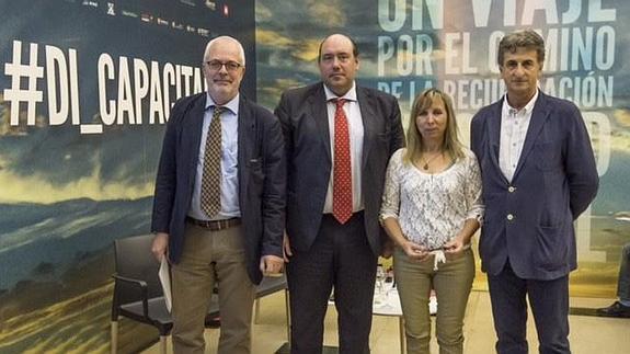 Doctores Fernando Cañas, jefe de servicio de Psiquiatría del Hospital Psiquiátrico Rodríguez Lafora (Madrid) y Jose Manuel Olivares, jefe del servicio de Psiquiatría del Hospital de Meixoeiro (Vigo); Maribel Rodríguez, presidenta de FEAFES Empleo; y doctor Miquel Roca, presidente de la Fundación Española de Psiquiatría y Salud Mental.