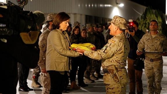 Sáenz de Santamaría, durante la ceremonia del arriado de la bandera en Herat.