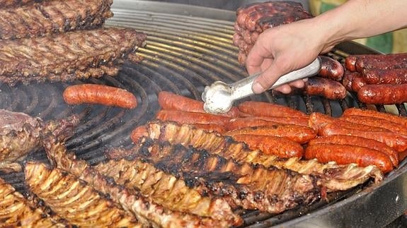 Preparación de una barbacoa.