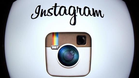 Logotipo de Instagram visto en una tableta electrónica.