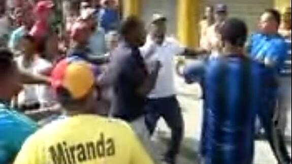 Capriles denuncia un ataque armado contra él y responsabiliza a Maduro
