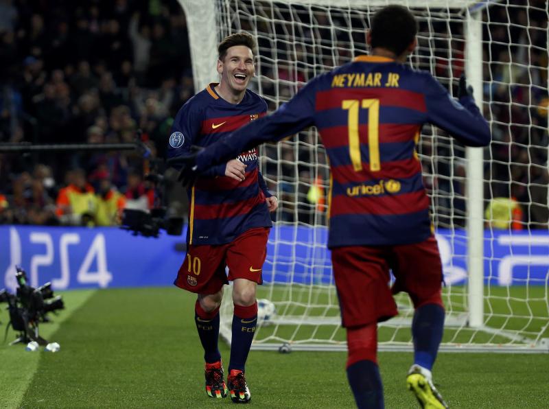Messi celebra un tanto junto a Neymar. 