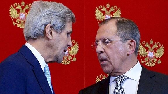 El secretario de Estado estadounidense, John Kerry, y el ministro de Exteriores ruso, Sergei Lavrov. 