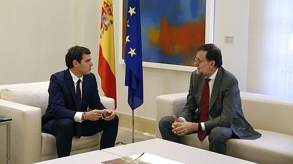 Rajoy y el presidente de Ciudadanos, Albert Rivera. 