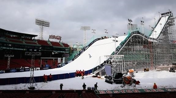 El espectacular salto de más de 40 metros instalado en Fenway Park