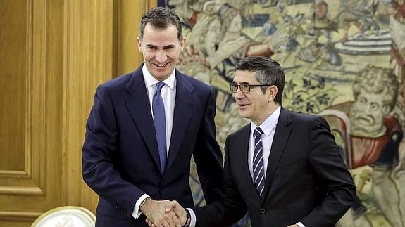 El rey Felipe VI y Patxi López.