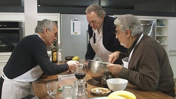 Bertín Osborne, junto a Plácido Domingo y Paco Torreblanca en 'En tu casa o en la mía'.