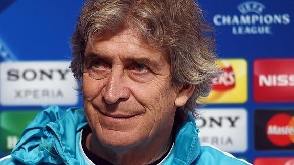 Manuel Pellegrini, entrenador del Manchester City, en conferencia de prensa. 