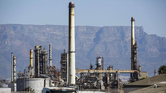 Refinería de petróleo en Ciudad del Cabo, en Sudáfrica.