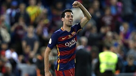 Busquets celebra la liga conseguida por el Barça. 