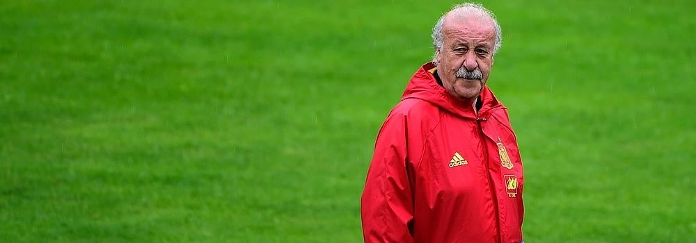 Vicente del Bosque observa un entrenamiento. 