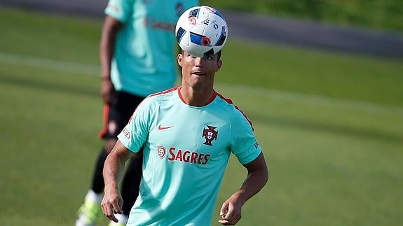 Cristiano Ronaldo, en el entrenamiento de Portugal. 