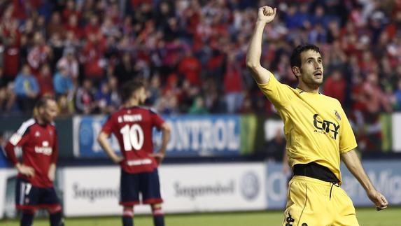 Kiko Olivas celebra un gol. 