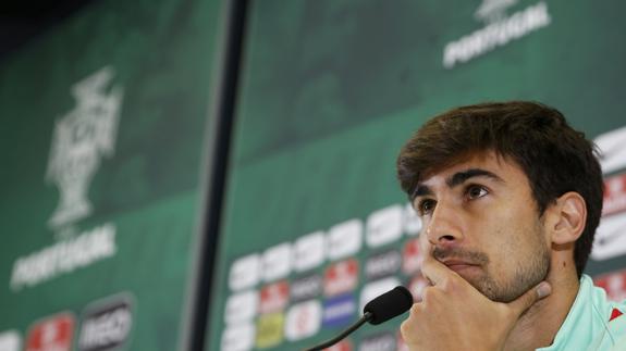 André Gomes durante una rueda de prensa con la selección portuguesa. 