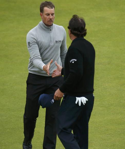 Mickelson saluda a Stenson. 