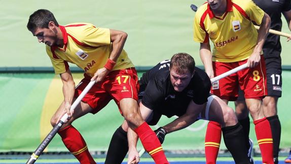 Varios jugadores durante el partido. 