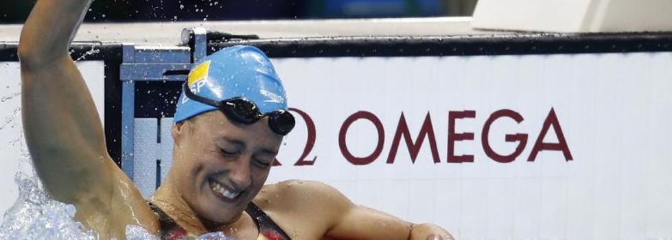 Mireia Belmonte celebra su triunfo en los 200 mariposa. 