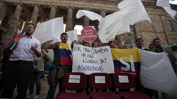 Manifestantes piden el 'sí' a la paz.