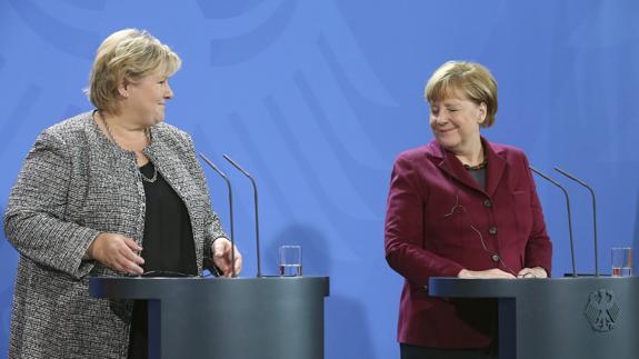 Solberg y Merkel comparecen en Berlín