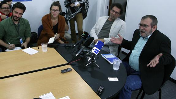 Rodrigo Londoño, alias 'Timochenko', en un encuentro con periodistas.