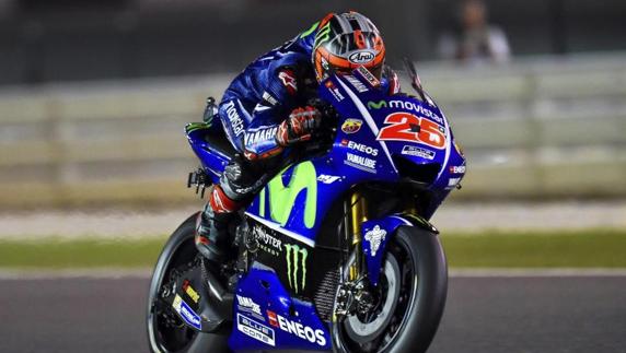 Maverick Viñales pilotando en el circuito de Losail. 