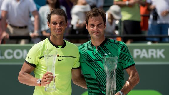 Rafa Nadal y Roger Federer, tras la final de Miami. 