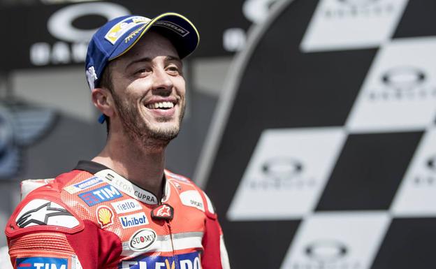 Dovizioso celebra el triunfo. 