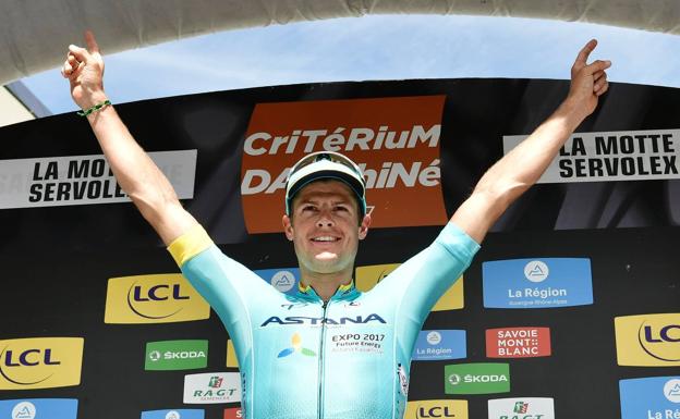 Jakob Fuglsang (Astana) celebra el triunfo. 