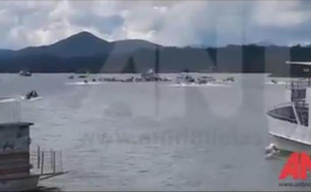 Captura de vídeo cedida por antnoticias.com del momento del naufragio.