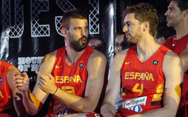 Marc y Pau Gasol, con la selección. 