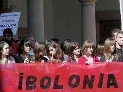 Estudiantes de la Universidad de Oviedo se han manifestado hoy en contra del Espacio Europeo de Educación Superior (EESS) / EFE