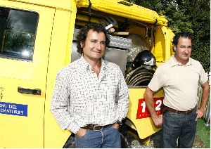 EXPERTOS. Los gemelos Teodoro y Gerardo Morís Costales, ayer, en el recinto de la FIDMA. / J. BILBAO