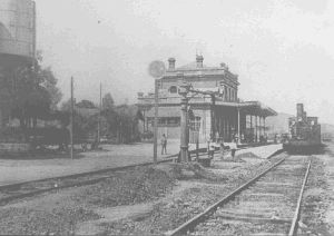 PASADO. Tren a vapor Avilés-Salinas a principios del siglo XX. / LVA