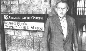 PASADO. Gustavo Bueno, en sus tiempos de catedrático de Filosofía de la Universidad de Oviedo. / E. C.