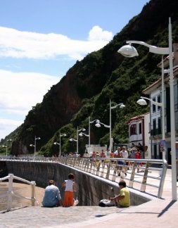 Aspecto del remodelado paseo de Candás. / P. G.-P