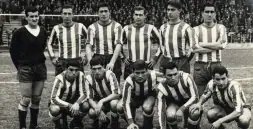 . Alineación más habitual del Sporting en 1962. De izquierda a derecha, Emery, Miranda, Florín, Lariño, Puente y Eraña. Agachados, Lastra, Alberto, Montes, Pocholo y Amengual./ E. C.