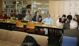 Joaquín Mateos, de Ingeniería Técnica Industrial; José Emilio Labra, de Informática de Oviedo;                 Víctor Guillermo García, vicerrector de Informática; José Carlos Rico, vicerrector de Infraestructuras, y Paz Suárez, vicerrectora de Nuevas Titulaciones,           en la reunión. / L. SEVILLA