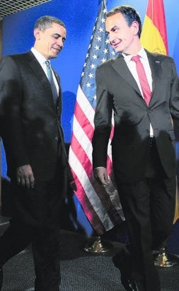 Obama y Zapatero, poco antes de su reunión. / AFP