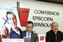 Giménez Barriocanal y el obispo Antonio Algora Hernando. /EFE