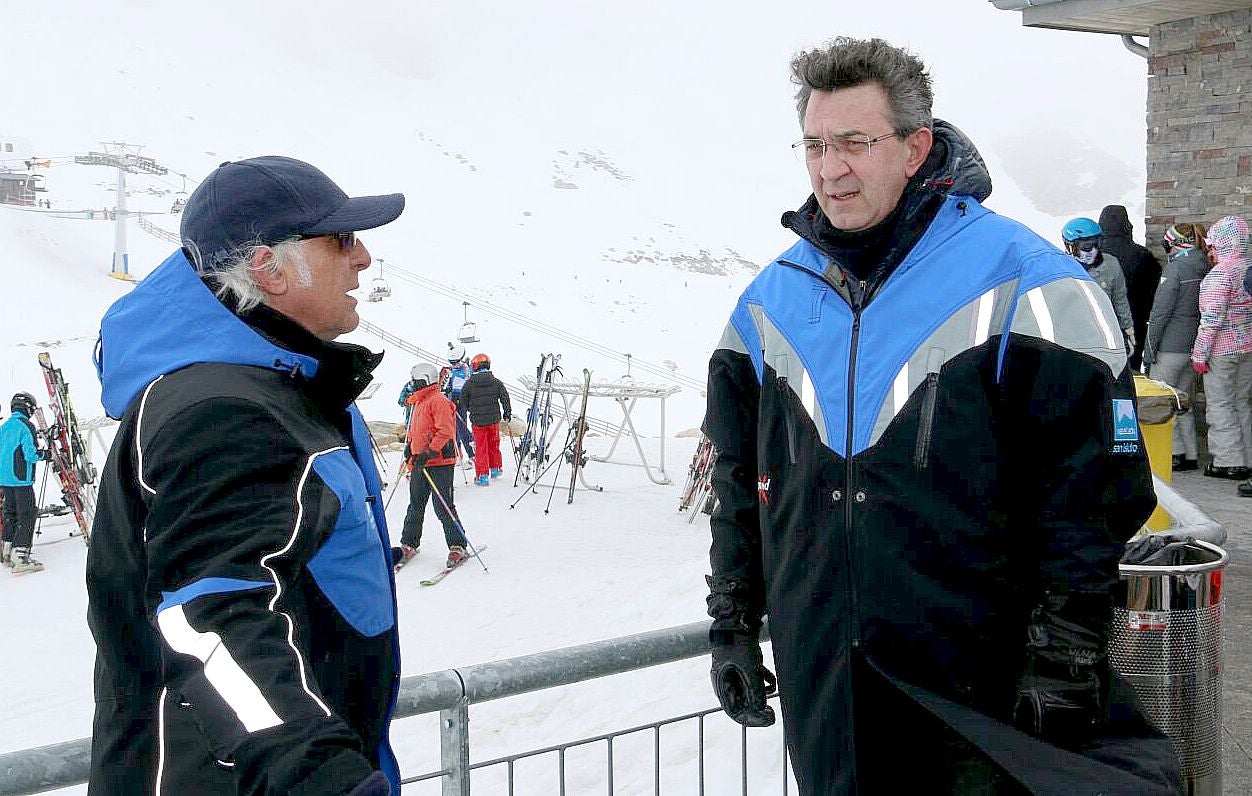 Miguel Ángel del Ejido y Juan Martínez Majo, diputado del área y presidente, durante la visita a San Isidro.