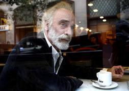 Javier Krahe, cantautor mordaz que actúa mañana en Avilés. ::                             LVA