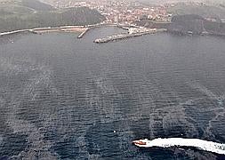 La alcaldesa de Gijón dice que HC Energía no les informó del vertido de carburante de Aboño